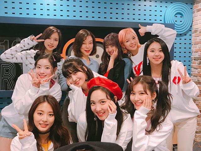 twicesmily's tweet image. Happy #TWICE1000DAYS we’re there since the beginning and we’ll there until the end, we love u 💘