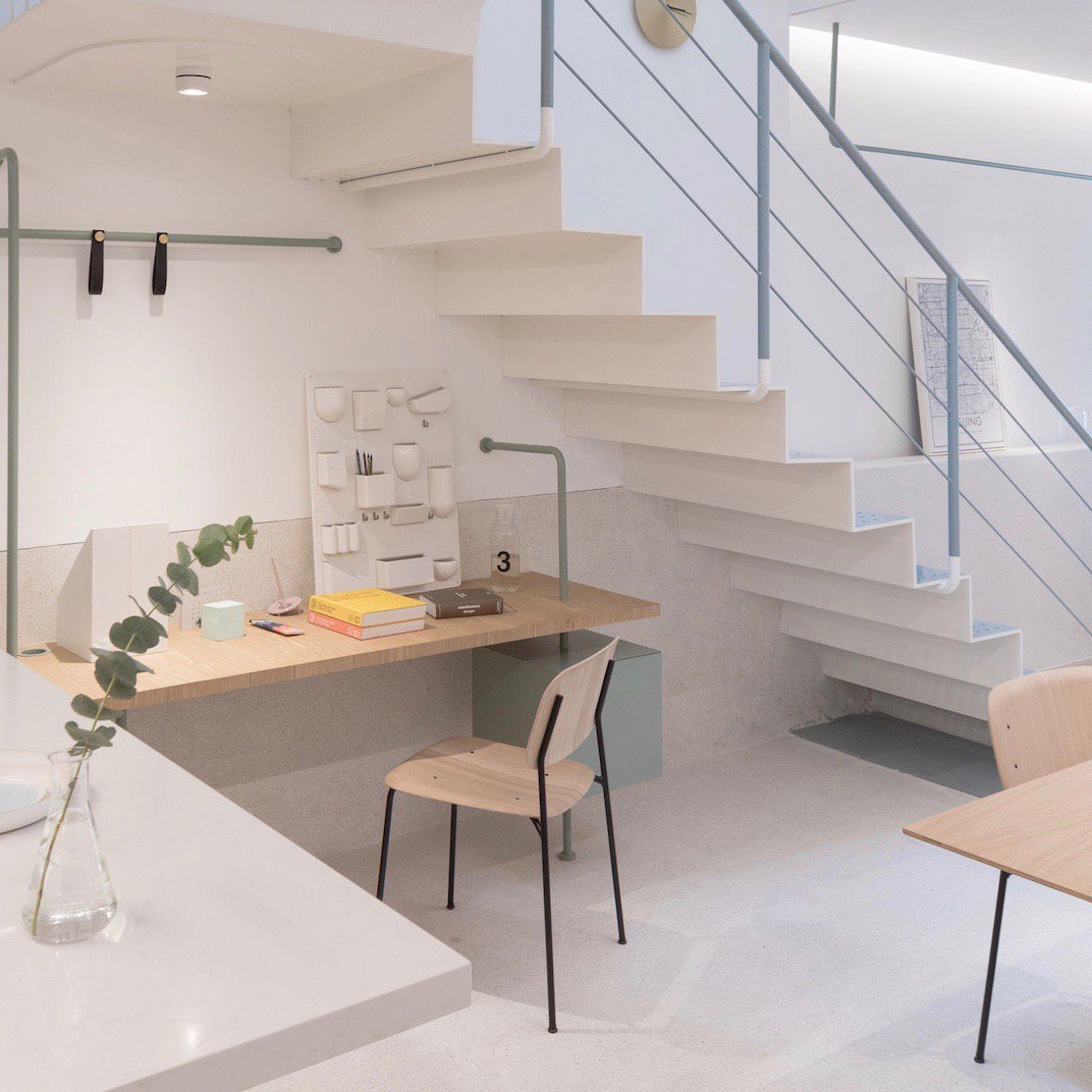 insidestoreldn's tweet image. Love the dashes of green to tie this space together. Accompanied by the Soft Edge Chair. We've just added one in grey to our ex display sale items. Available on our website!

#exdisplay #softedge #hay #interiorinspo #sale #summer #futureandfound #furniture