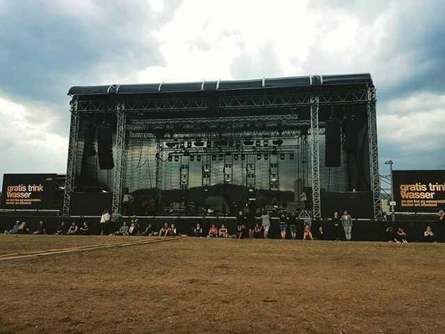 via instagram.com/p/BlN35Xggtb_/: Die 1. Reihe ist schon mal besetzt, alle anderen sind noch am Street Food Market: Heute spielen @wandamusik an der Linzer Donaulände - seit Monaten ausverkauft!

#wanda #linz #live #openair #show #music #musik #concert #konzert #igers #igerslinz …