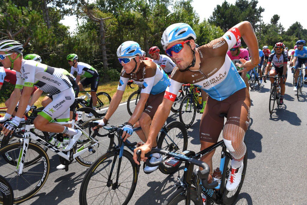 silvandillier's tweet photo. we only have one earth, so we better take care of it! 
always put your waste back in the pockets!
#tdf2018 📷 @GettySport https://t.co/BQKeY28cHT
