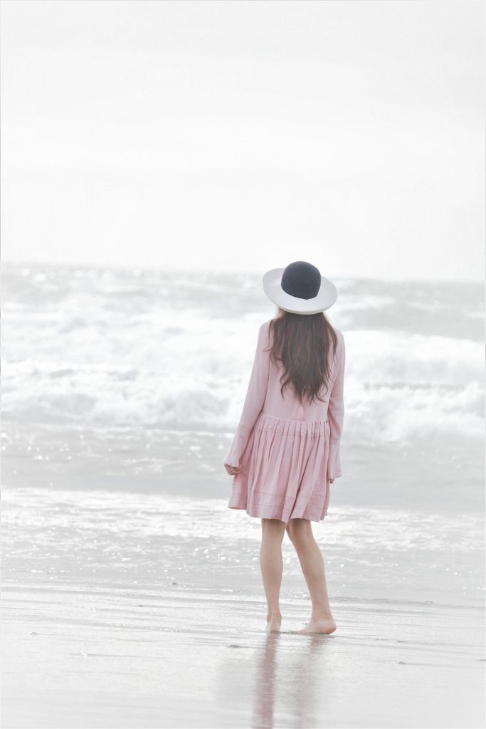 FDUBoutique's tweet photo. We are obsessing over the Prima Pleats dress and this beachy weather! 😍shop link https://t.co/aBJT0kDUo8 https://t.co/3tqzdzFbtE