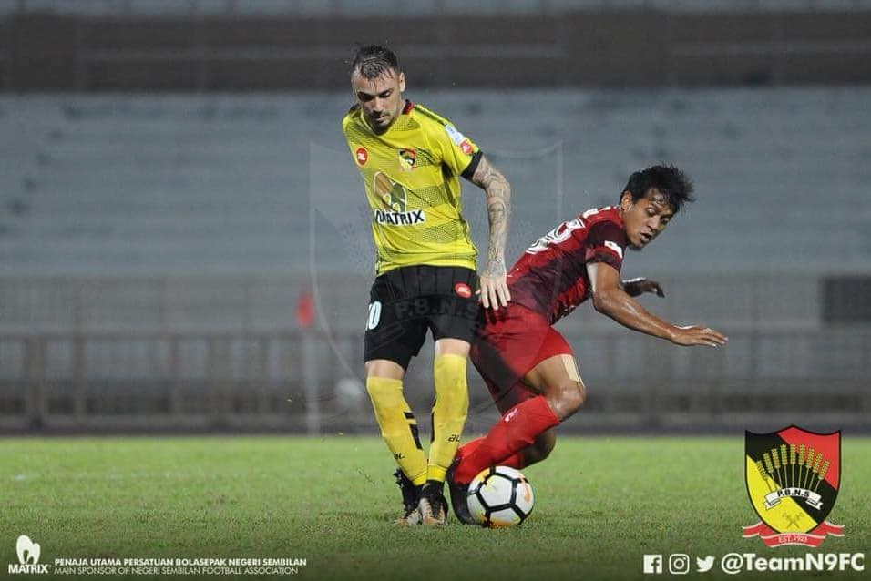 TeamN9FC's tweet image. Aksi perlawanan Unifi Liga Super sebentar tadi. Negeri Sembilan tewas di halaman sendiri dengan keputusan 1 - 2.

❤️🖤💛
#NegeriSembilan
#HobinJangHobin
#PoweredByMatrix