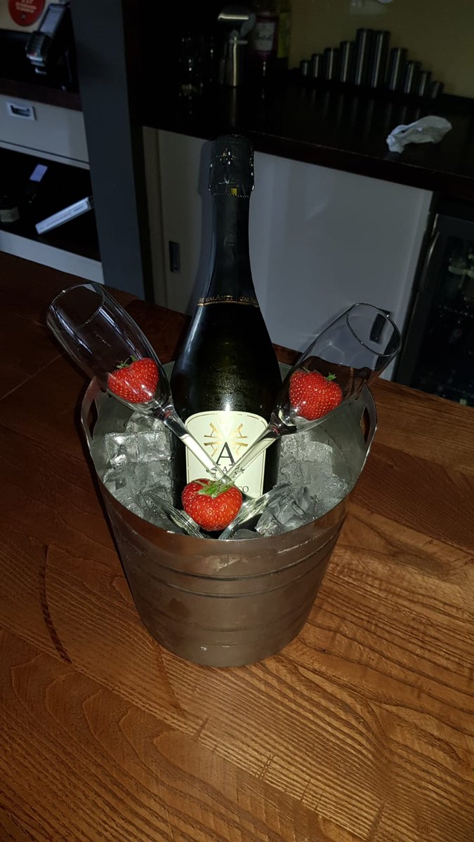 A wonderful moment for a P.I Wow! #WeddingAnniversary #WhatWeDoBest #HappyGuests <a href="/SDEBDD/">simon ewins</a> @Valerie_PI3R <a href="/jmb0606/">John Mark Brennan</a> <a href="/Szymon5K/">Szymon Kozdron</a>