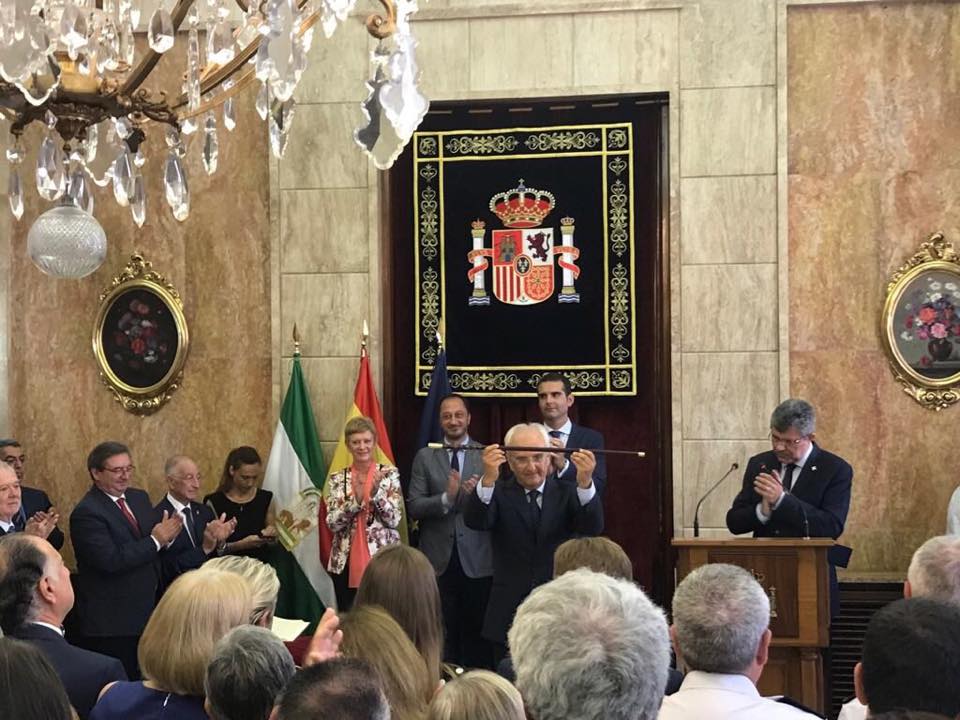 jcpereznavas's tweet photo. Presentación ayer del nuevo Subdelegado del Gobierno en la provincia, Manuel De la Fuente. Un momento muy importante para el PSOE, y esperado desde hace años. #Almería https://t.co/OmAvY9D2fk