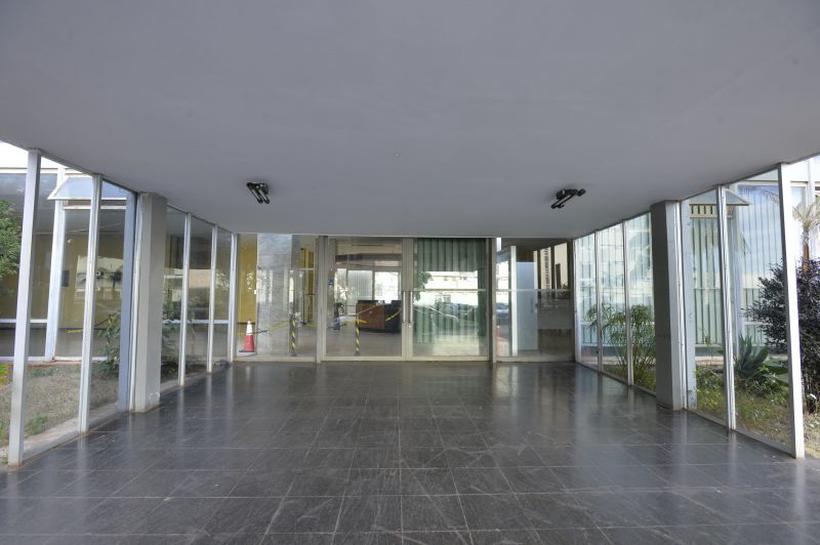 Resultado de imagem para Prédio na Esplanada está abandonado há três anos e custa R$ 50 mil mensais