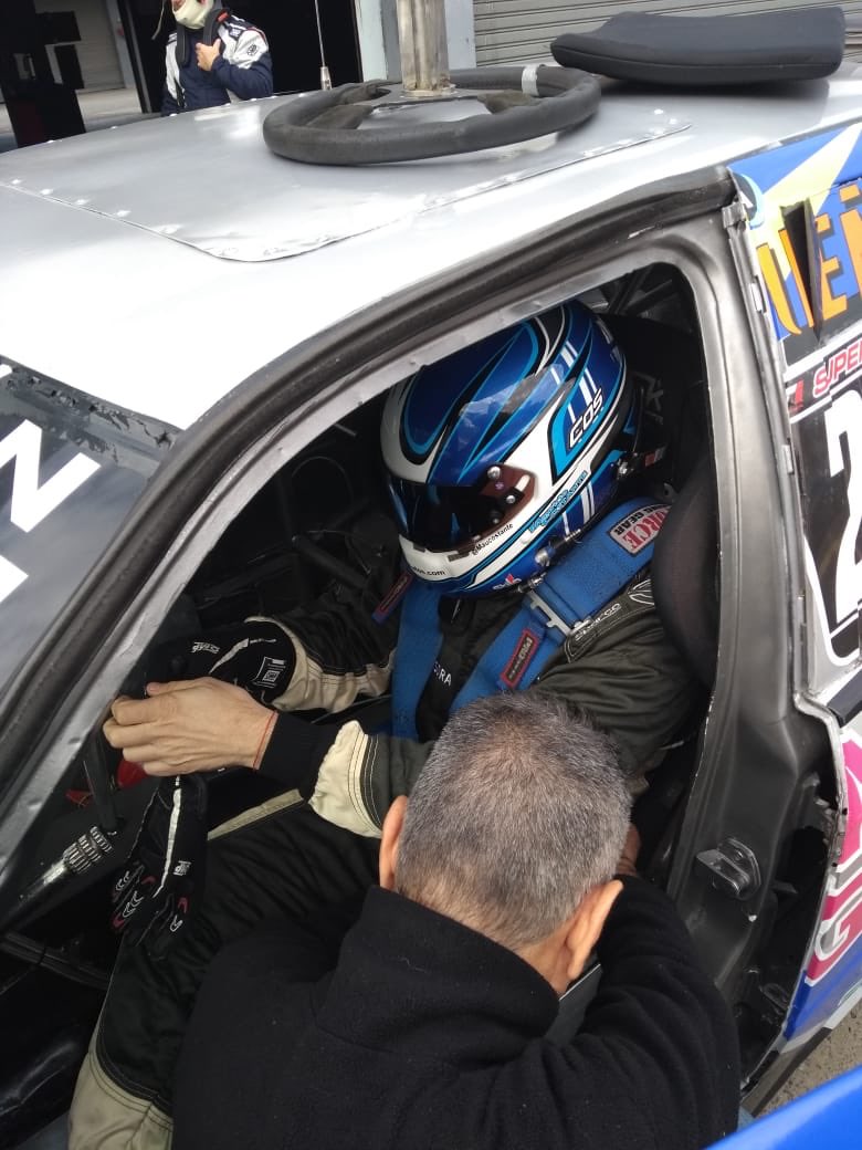 MauCostante's tweet photo. Hermso viernes en el @AutodromoBA feliz de volver a manejar, en el @TurismoInterOK y de compartír con mi equipo el #cms @PabloCompag  compañeros y amigos. #carreradeinvitados #bmw #COS1 https://t.co/pE3Cqswds5