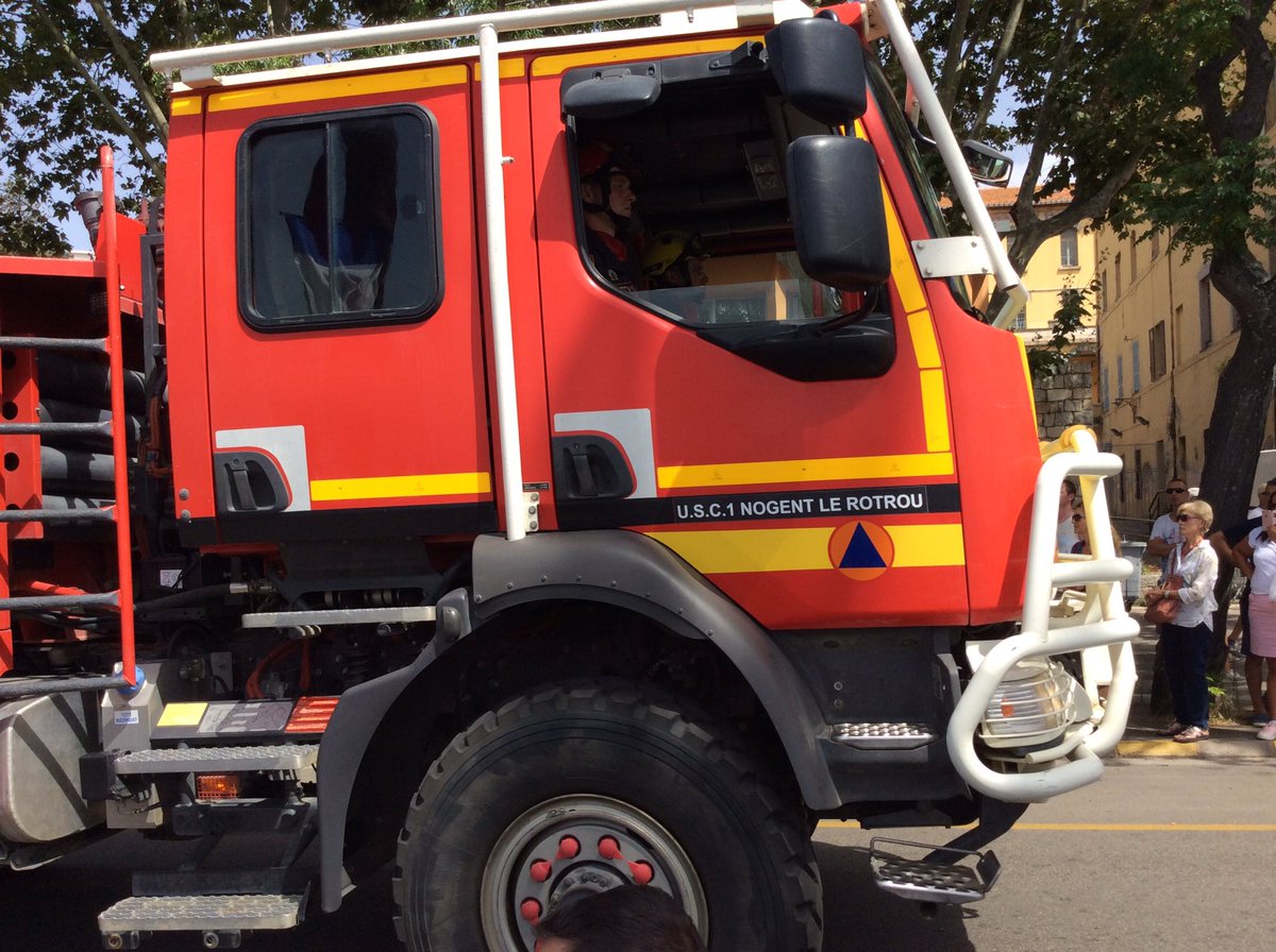 Prefet2A's tweet image. #14Juillet2018 @VilledAjaccio Les troupes et véhicules de lutte contre les incendies #UIISC, forestiers-sapeurs et @sdis2a (dont les cadets sapeurs-pompiers d&apos;Ajaccio) à l&apos;honneur pour le défilé