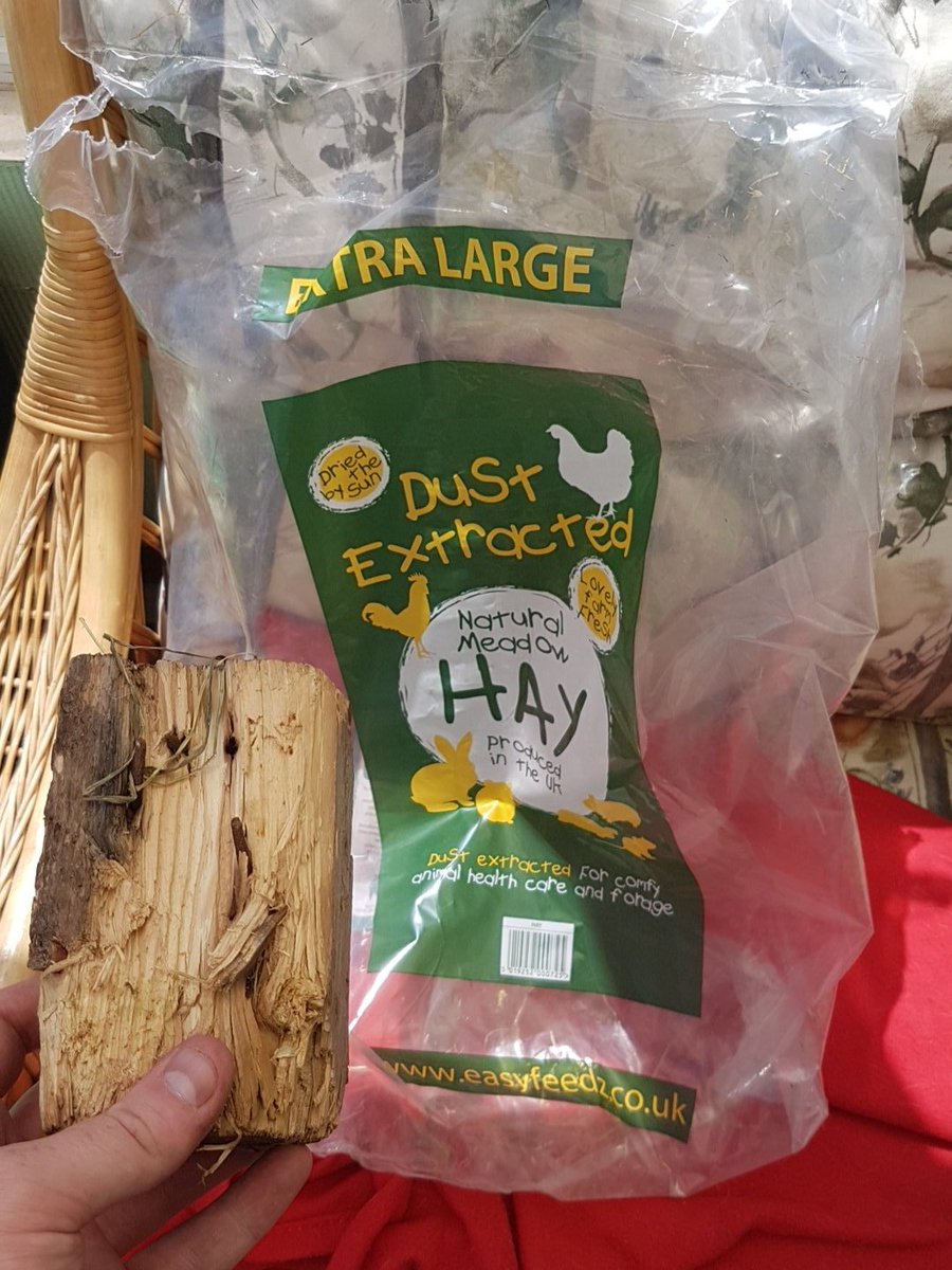 FireHairedMan's tweet image. Shout out to @Jollyestweets for the lump of post with nails in tucked away in our bag of straw!