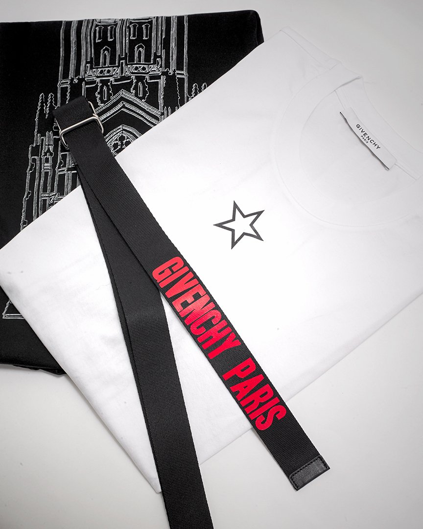 zoofashions's tweet photo. Givenchy Cathedral Print T-Shirts & Black Canvas Logo Belt: https://t.co/VSRMuIE1lu
#givenchy #givenchyparis #givenchyformen #givenchystar #givenchystars #tshirt #tshirts #belts #luxurious #luxury #luxurylifestyle #fashion #style #menswear #mensfashion #london #zoofashions https://t.co/B4KpSyrbL5