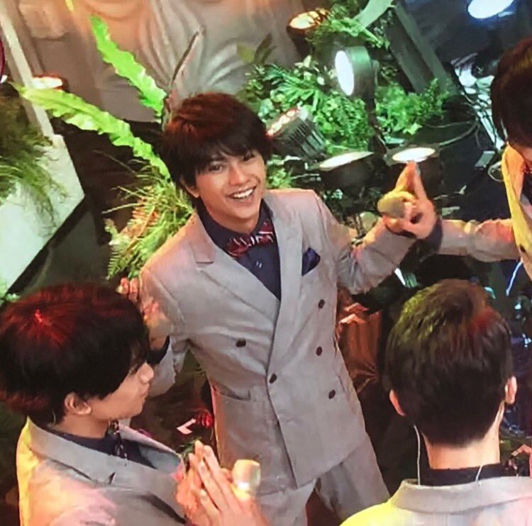 ko あこ No Twitter リピリピ Cha Cha Cha チャンピオンで 5人で手を繋いで ほんとに楽しそうな勝利くんが カメラ目線が可愛くて仕方な い 艸 音楽の日 Sexyzone 佐藤勝利 Chachachaチャンピオン