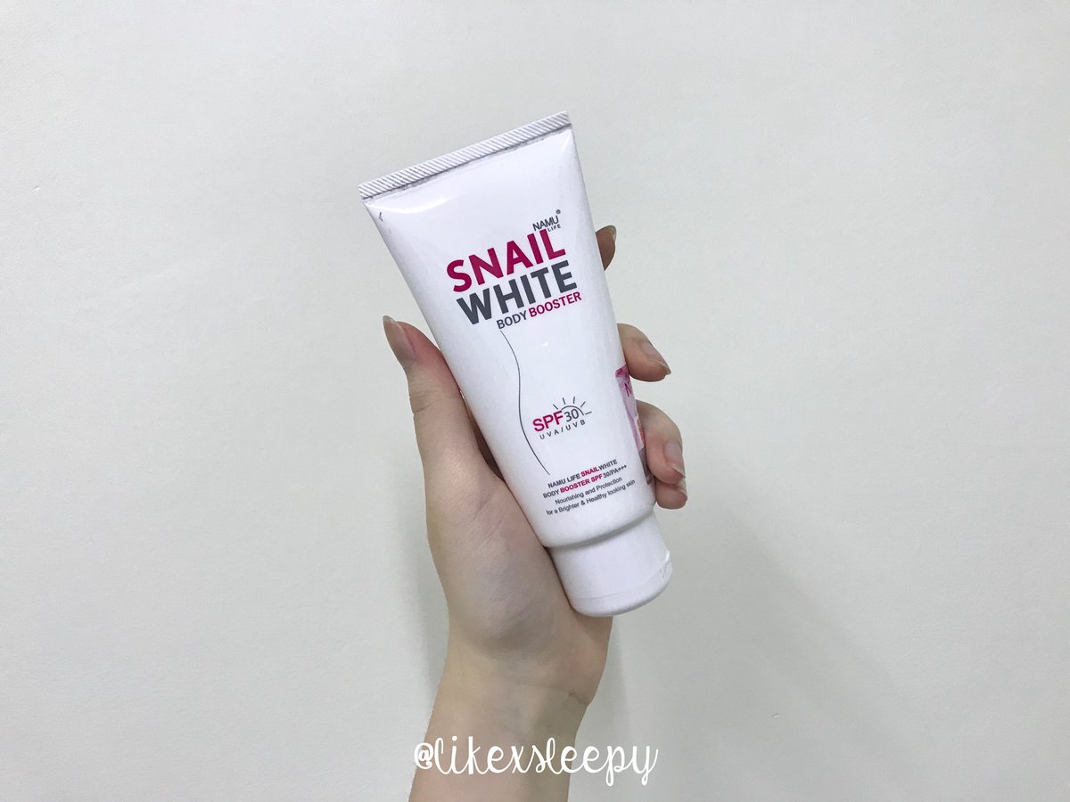 likexsleepy's tweet photo. 🕺🏻body booster SPF30/PA+++ ตัวนี้ช่วยในเรื่องกันแดด🌞 พอใช้แล้วทำให้ผิวชุ่มชื้น + ดูมีออร่าแบบไบรท์ขึ้นหน่อย ตัวโลชั่นเกลี่ยง่าย ซึมไว กลิ่นหอมมม✨ ราคาจับต้องได้แน่🙌🏻
#howtoperfect #ไว้รีวิวห้ามขายของโว้ยย #รีวิวหลับปุ๋ย https://t.co/urrYWNsp77