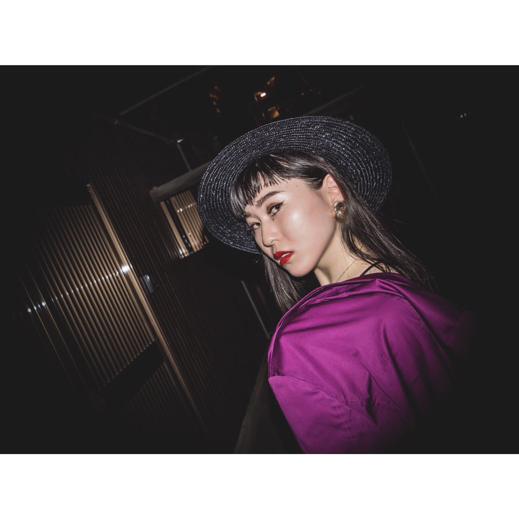 8824N's tweet photo. 🌂🌂🌂 https://t.co/1890f8oP5D