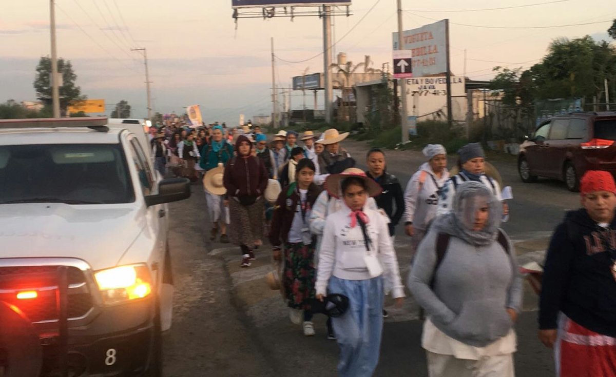 PCIVILQRO's tweet photo. #AlMomento Sale de Santa Rosa Jáuregui contingente de peregrinos procedentes de #Guanajuato rumbo al #Tepeyac  #PCEnElLugar @poesqro @SSalud_Qro @peseguridad1 https://t.co/zg0zvG2Xr3