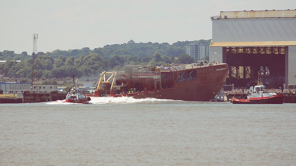 RRS Sir David Attenborough hull splashdown on Mersey 🚢#PolarShip @NERCscience #SirDavidAttenborough