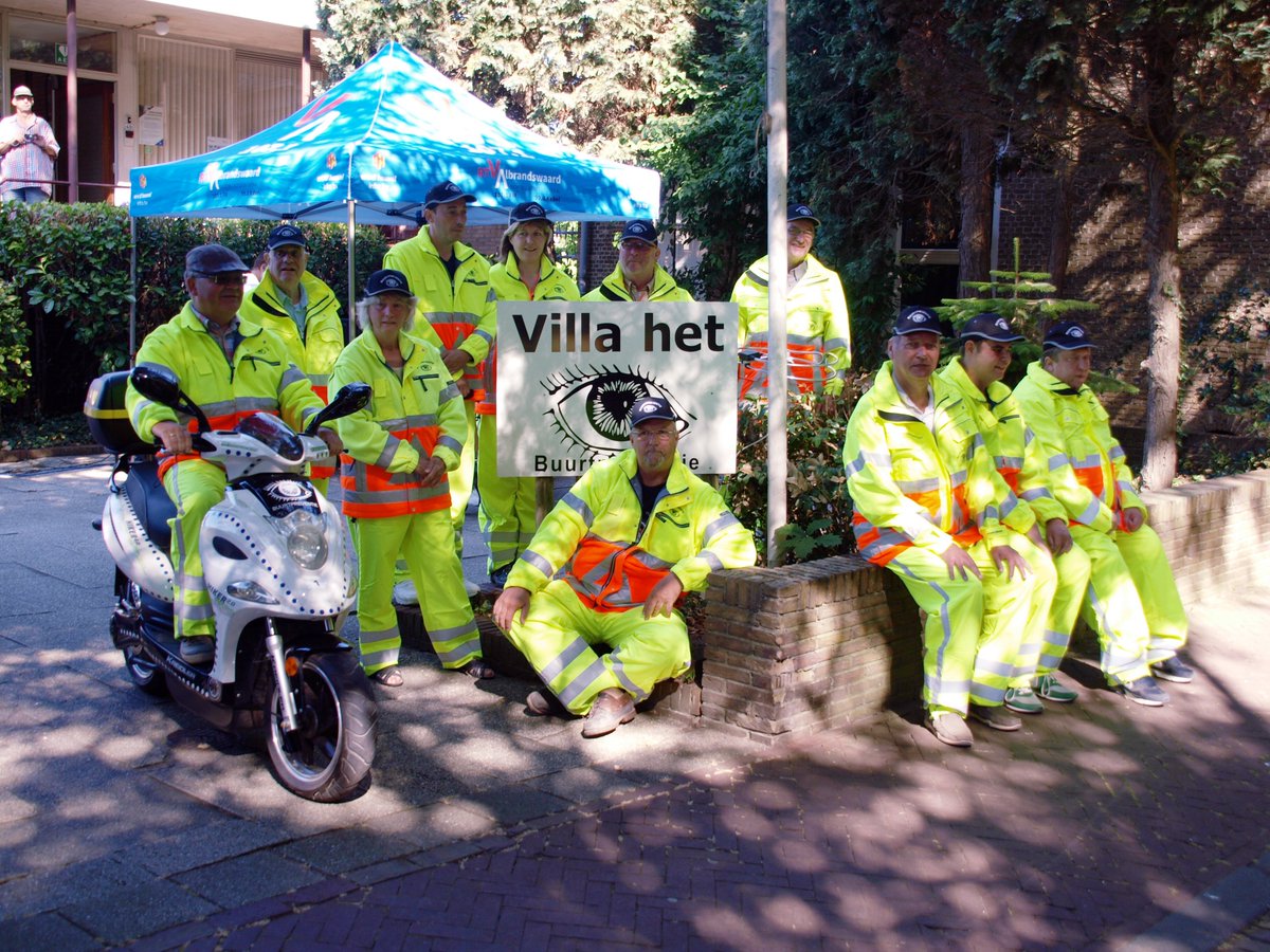 Nieuwe verkeersregelaars kleding voor de buurtpreventie
