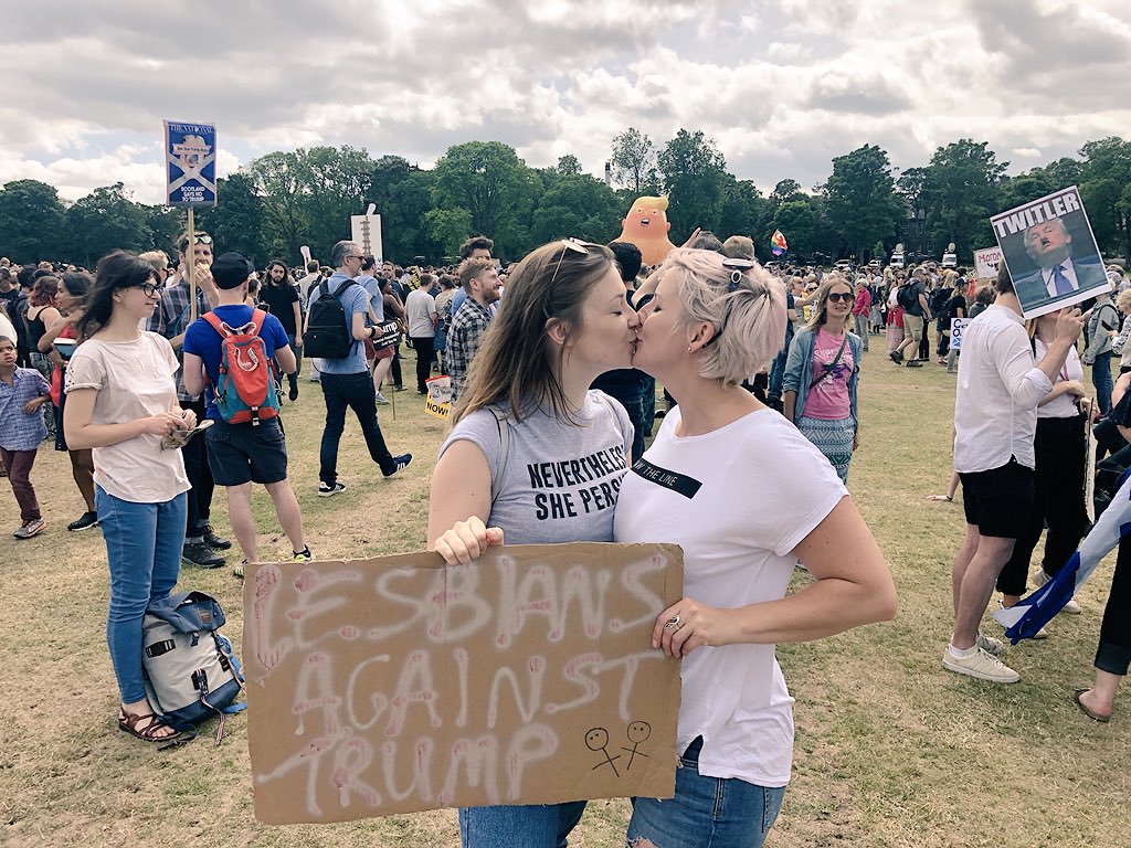 HannahKBardell's tweet image. Dear Donald,

You’re not welcome here.

Best,

The Lesbians 👩‍❤️‍💋‍👩🏴󠁧󠁢󠁳󠁣󠁴󠁿🌈

#LesbiansAgainstTrump
#ScotlandAgainstTrump