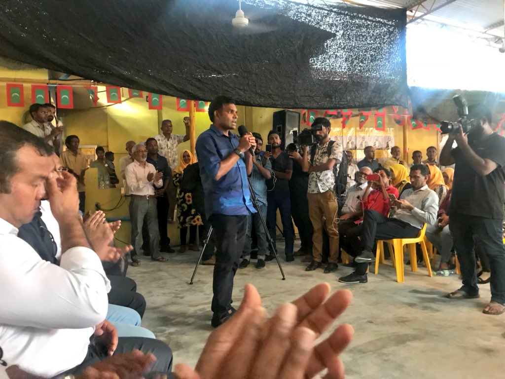 MDP adhi Coalition ge riyaasee candidate <a href="/ibusolih/">Ibrahim Mohamed Solih</a> adhi running mate <a href="/FaisalNasym/">Faisal Naseem</a> Fuah Mulaku harugeygai vaahakafulhu dhakkavanee. 
#IbuSolih2018 
#JazeeraRaajje