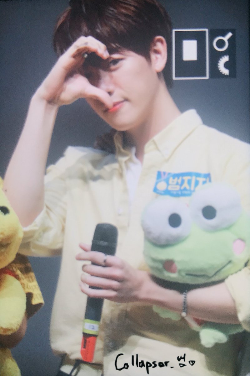 Collapsar_Beom's tweet photo. 180714 상암팬싸 
🧡🧡

#지범 #골든차일드 
#JIBEOM #Golden_Child https://t.co/tX323hA3VJ