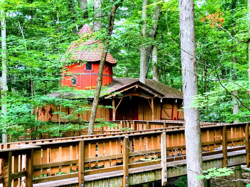 danielcmcgee's tweet photo. The beautiful Magic Treehouse @LaurelSchool’s #ButlerCampus. What a treasure in the woods! https://t.co/rAJas6FB93