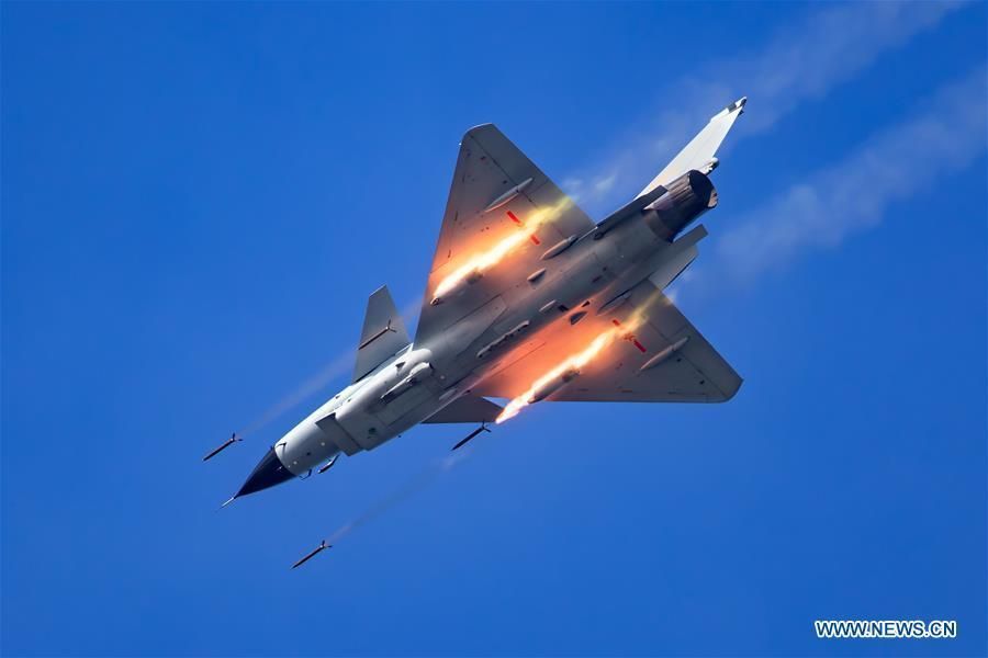 CGTNFrancais's tweet image. L' #armee de l'air chinoise enverra des #bombardiers H-6K, des chasseurs J-10A, des chasseurs-bombardiers JH-7A, des avions de transport IL-76 et Y-9, et une équipe de troupes aéroportées en #Russie pour participer à l’édition 2018 des #Jeuxmilitairesinternationaux