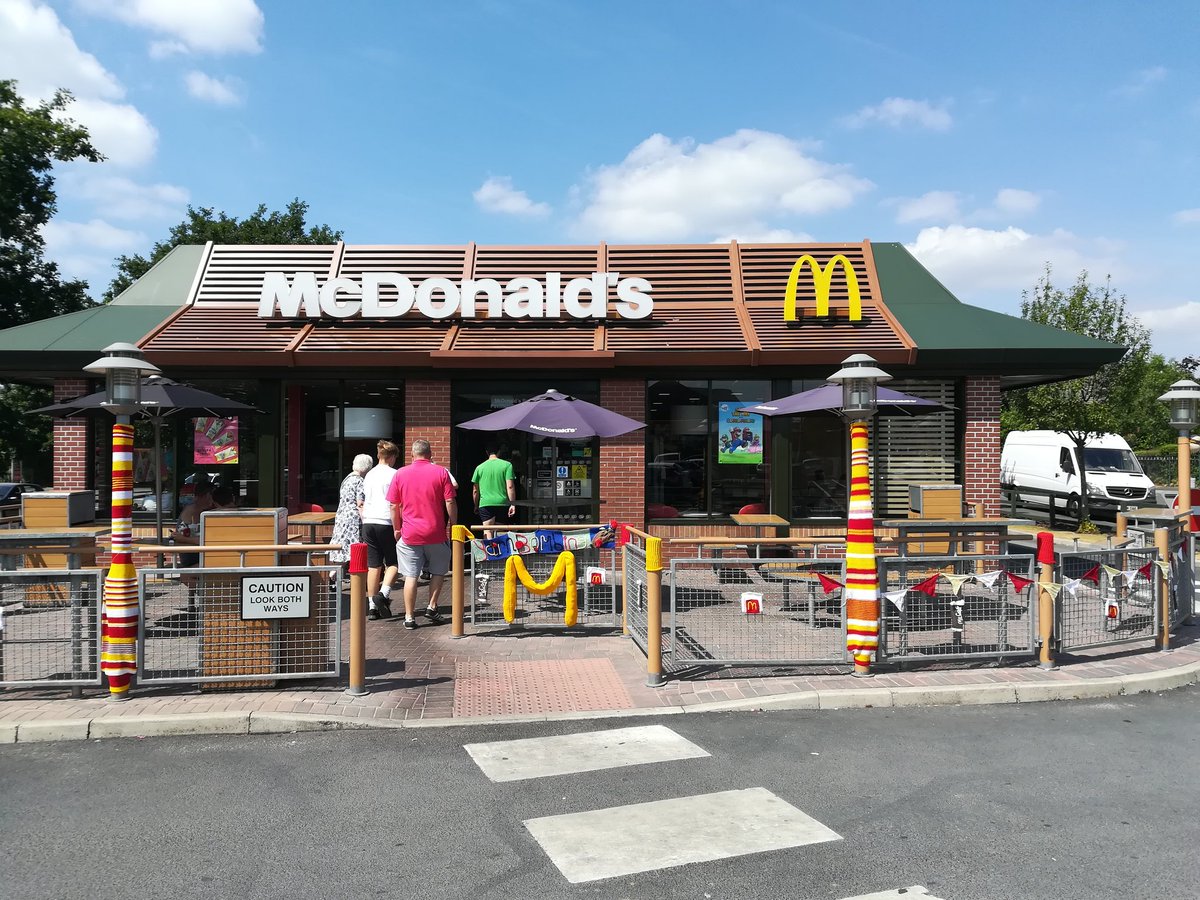 HowfenYarnBomb's tweet photo. #mcyarnbombing #westhoughtonyarnbombing @mcdonalds https://t.co/BZ9xxrAUA3