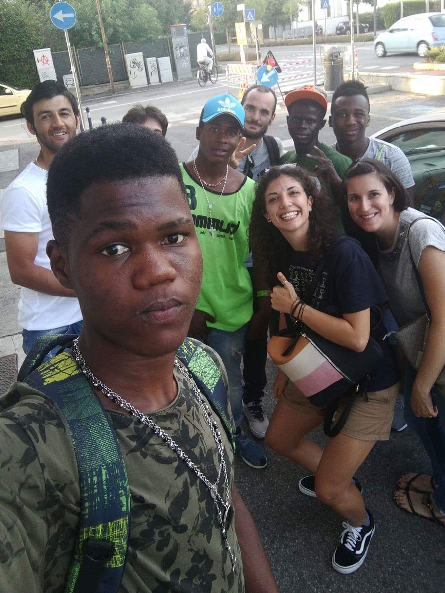 Agevolando1's tweet photo. Il valore del tempo condiviso: primo incontro con i volontari di #agevandoferrara e i ragazzi della Città del Ragazzo. Un gelato, 4 chiacchiere e sorrisi 🍦😊 Secondo appuntanento: giovedì 19-7. #perundomanipossibile #neveralone https://t.co/hnKALj9NVi