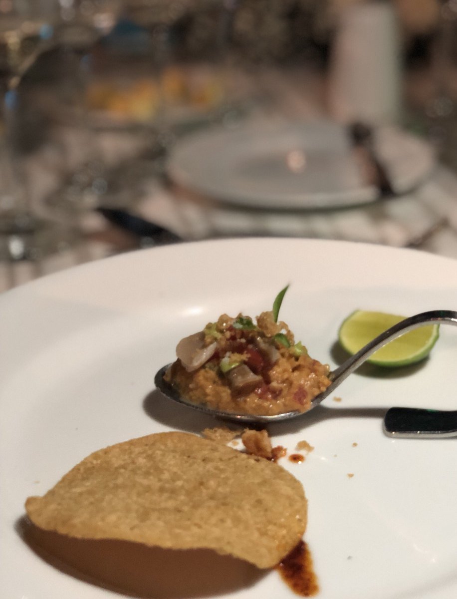 marviajaycome's tweet photo. Ayer en @MIHotelPrincess en la cena del Festival #EVMT2018 en #Acapulco comimos platillos de talentosos cocineros que son de diferentes costas, de las entradas hasta el postre. Colima, Tabasco, Sinaloa, Tamaulipas, Veracruz, Sonora y País Vasco unidos en una noche de fiesta. https://t.co/jSbkzx7O4o