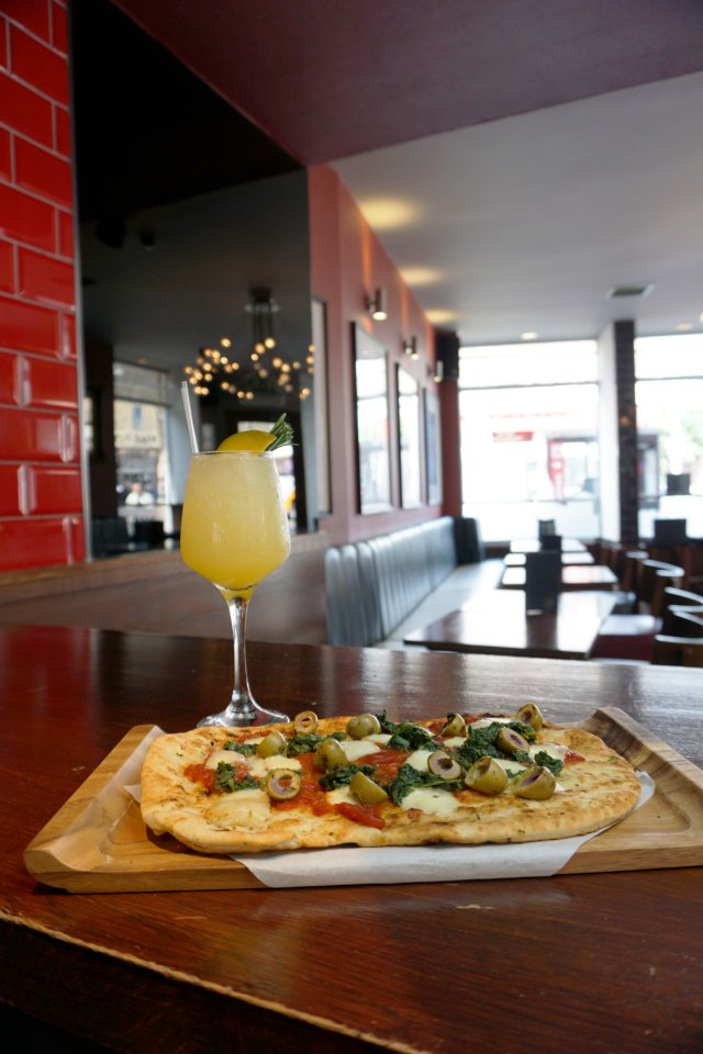 Kick start your Saturday with a cocktail and a flatbread pizza #Saturday #matesday #funday #Inverness #welovecocktails