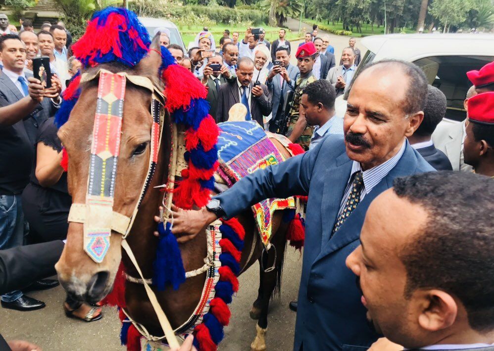 BeyeneRussom's tweet photo. Simply wonderful!
Historic!
President Isaias receiving a 'hero's welcome' by the gov. &amp; people of Ethiopia
Overwhelmed he said:
"From now on we r one people"
"Our path &amp; our future is z same"
Mission of #peace accomplished!
Mission for #developmnt commencing! https://t.co/QvDnJGYevM