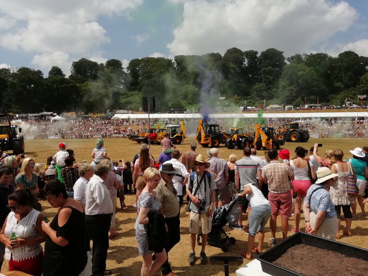 AgEngResearch's tweet photo. Nice day out at the #NewportShow2018 enjoying watching the @JCBmachines #dancingdiggers I can remember seeing them at the Royal Show when I was about 5. Who know maybe some future #AgEngineers in the audience today. https://t.co/HpfcsuEUBU