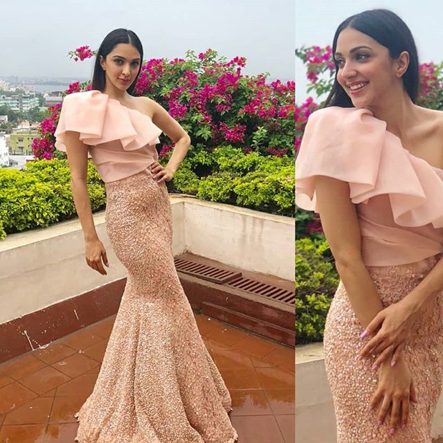 btownvilla's tweet photo. @kiaraaliaadvani looking beautiful in this rose gold outfit 😍😍 https://t.co/7ZZaTrXplk https://t.co/rZvuyiLGBq