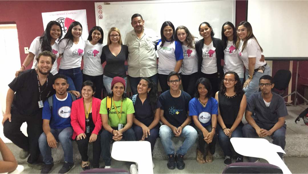 Sinmordaza's tweet photo. Un poco de la actividad desde #UMSM #Carabobo de la mano con #EmpoderaME donde tuvimos unas cápsulas hablando sobre la importancia del conocimiento de los #DDHH en Venezuela 🇻🇪🚫😶 https://t.co/41EeRWGKe5
