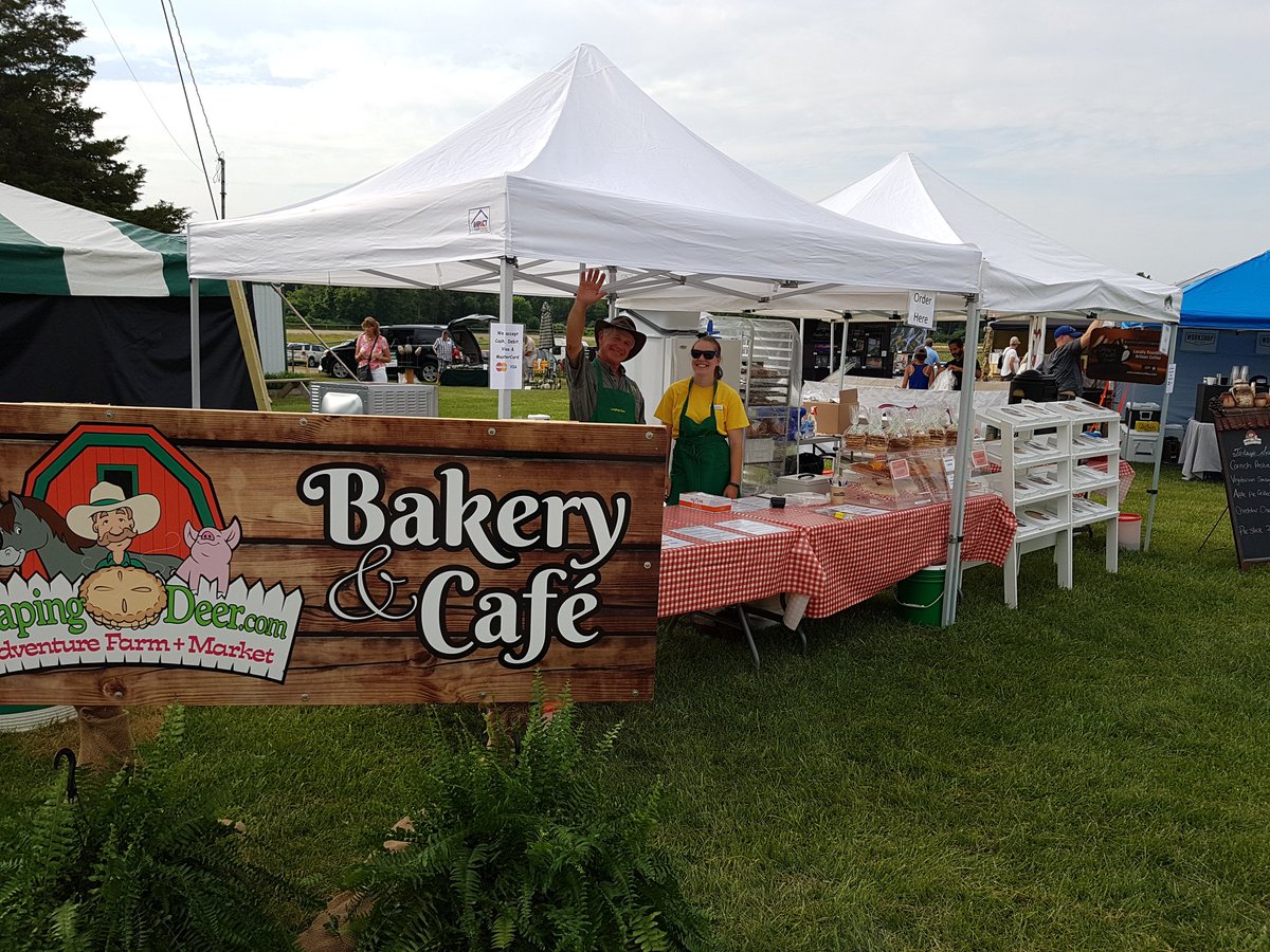 LeapingDeerFarm's tweet image. Come visit us at Art in the Barn this weekend in Dorchester. We have apple pie grilled cheese, cornish pretzels, cheese pretzels and much more! #oxfordcounty #ingersoll #leapingdeer #artinthebarn