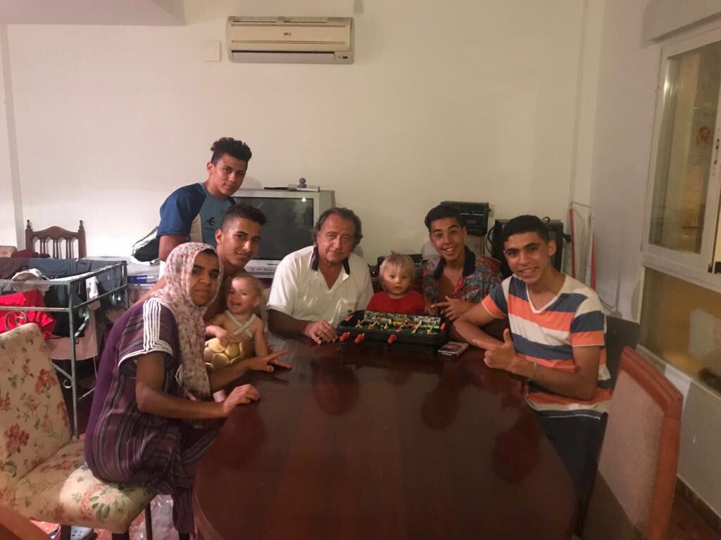 CASA es nuestros dispositivos que acoge a jovenes de Africa: tras el cumplimento de los 18 años se quedan en la calle sin ayudas del Estado con una inútil residencia de 1 año no valida para trabajar. Hay que renovar el sistema... En Italia tendrian la Protección  internacional...