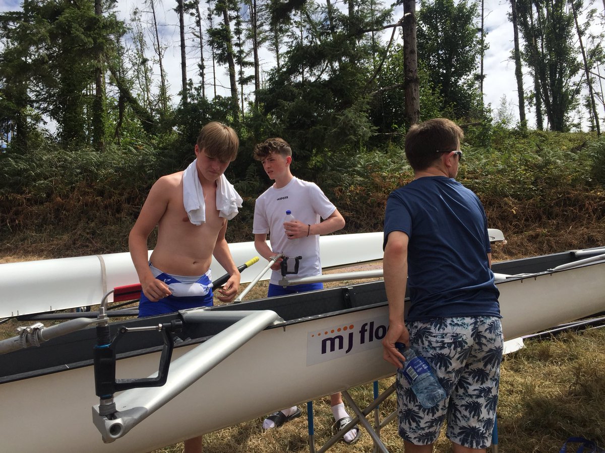 RockRowing2's tweet photo. Best of luck to U16 &amp; U15 8s hitting the water for their race #cork #IrishRowChamps2018 https://t.co/O6w0hrNwuY