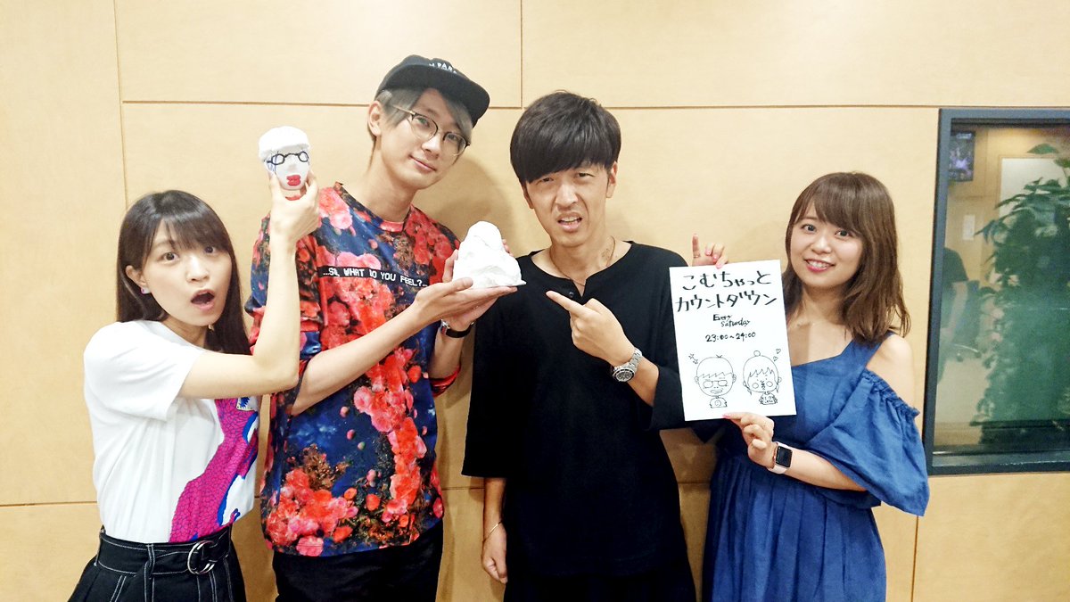 cho_ag's tweet photo. エジソン&amp; こむちゃ がラクマで大感謝プレゼントキャンペーン開催中✨
このツイートのRT数でプレゼント特典が⤴️
500RT 出演者のサイン付き
700RT ボイスメッセージに当選者のお名前を収録
1000RT達成 当選人数が3倍に！
詳細▶︎https://t.co/QCdteN8518
#江口拓也 #大西沙織 #櫻井孝宏 #井口裕香 https://t.co/hrXaJHeboX