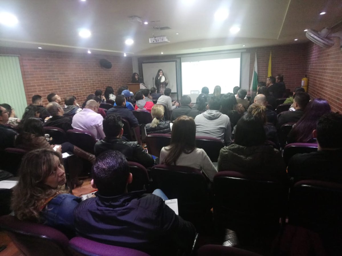ULaGranColombia's tweet photo. El turno en este Encuentro de Saberes es para nuestros estudiantes de Gerencia Financiera 👩🏫
#OrgulloUGC https://t.co/H2zUePgWfx