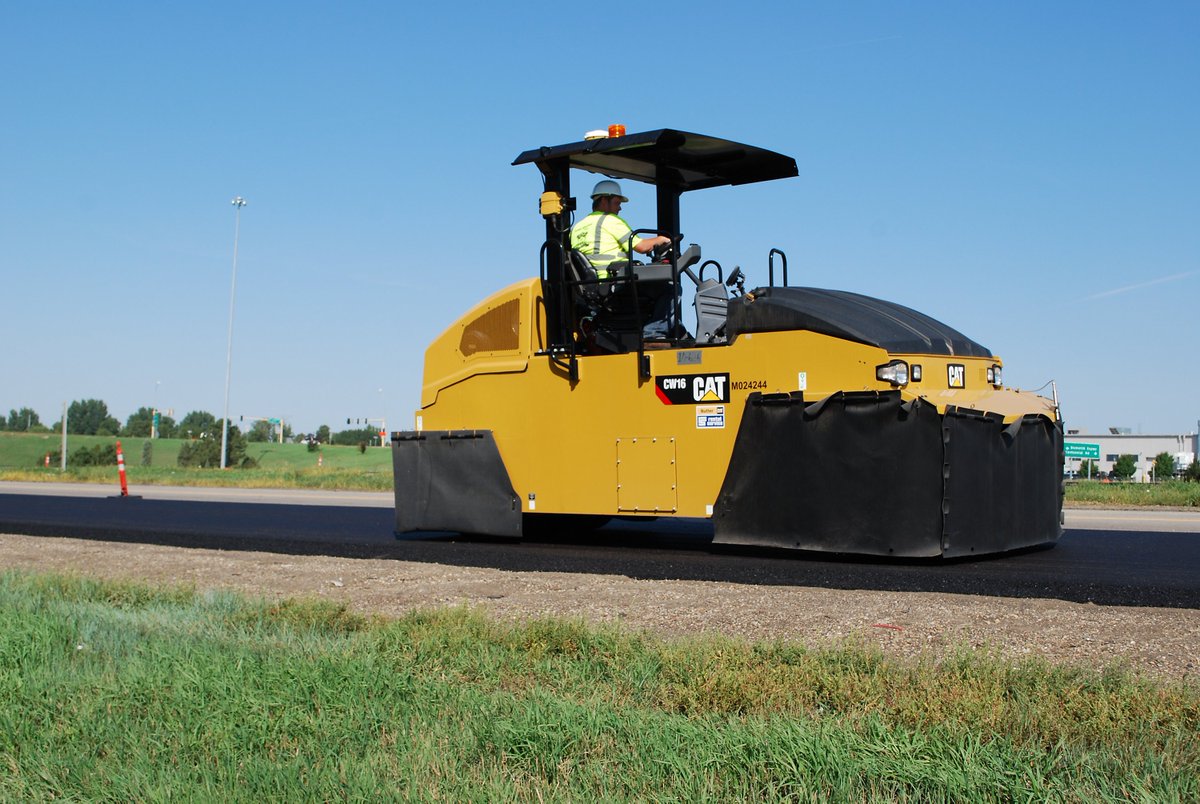 rockanddirt's tweet photo. Cat® CW16 Pneumatic Compactor Features Two-Wheel Configuration and Ballast Choices! Find out more at https://t.co/0To00kW41W #Caterpillar #Paving #CatRollers https://t.co/DpkqzGvCrM