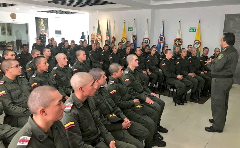 GeneralNietoR's tweet photo. Saludamos y hacemos un reconocimiento a la labor de los jóvenes que prestan su servicio militar obligatorio en nuestra Institución como auxiliares de @PoliciaColombia. https://t.co/5Ka9lwWK8t