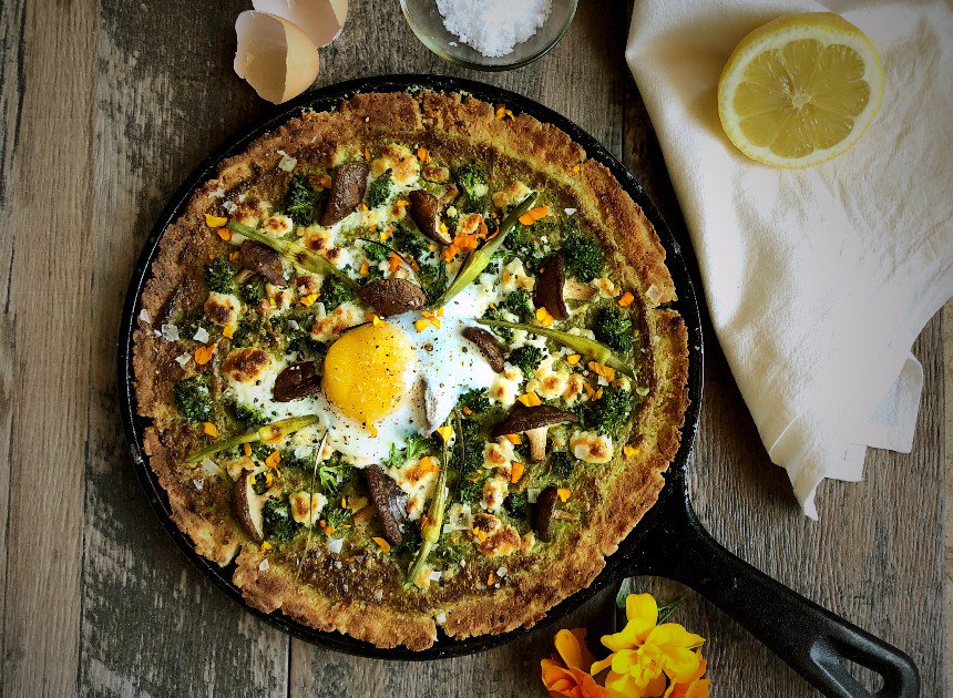 Broccolini, Garlic Scape and Pesto Flat Bread glutenfreeyummy.com/broccolini-gar…