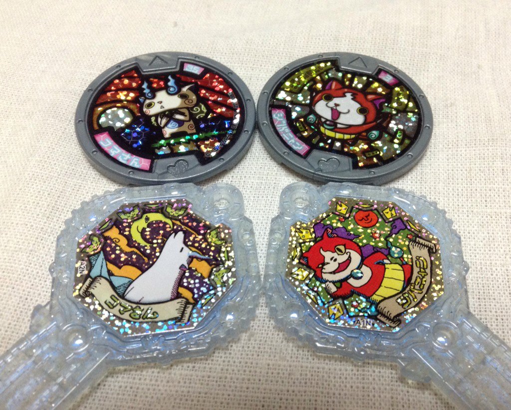 けーるぼん Na Twitteru 妖怪メダルの後継アイテムは鍵型で両面にイラストの描かれた妖怪アーク この思い切ったデザインラインの変更は吉と出るか