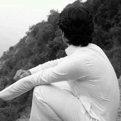 .-✋❌
*غلطت يوم عزيت ناس ماتستاهل المعزه بس الحياه دروس واعتبرتك حصه ودق جرسها.*