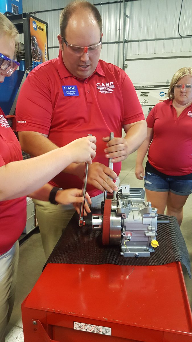 MsCleavinger's tweet photo. Spent the last 2 days with these amazing people & an engine #msanerds rock! @john_bergin https://t.co/64posjv4VR