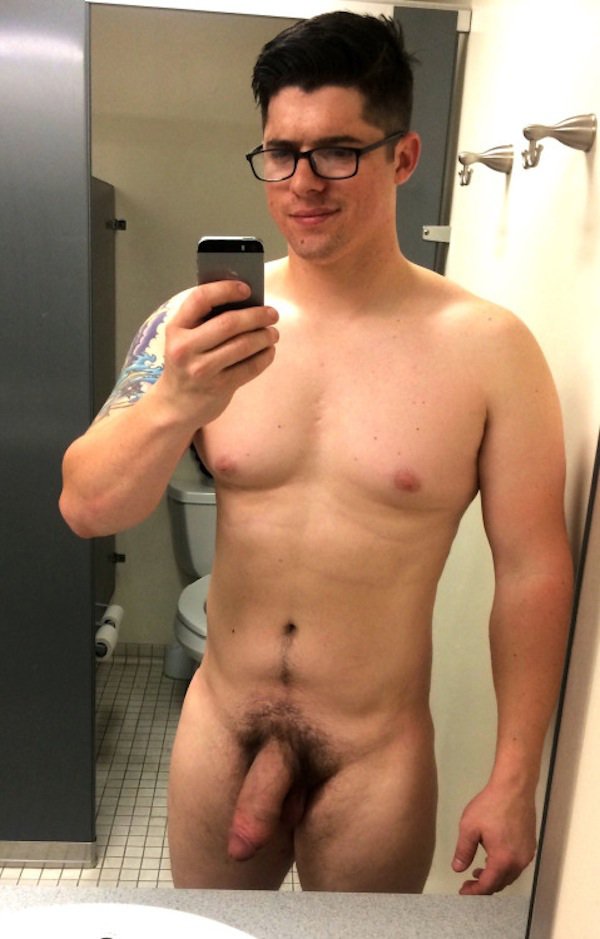 MDickpics_'s tweet photo. Pene semi erecto https://t.co/nV8Xc5PMPB