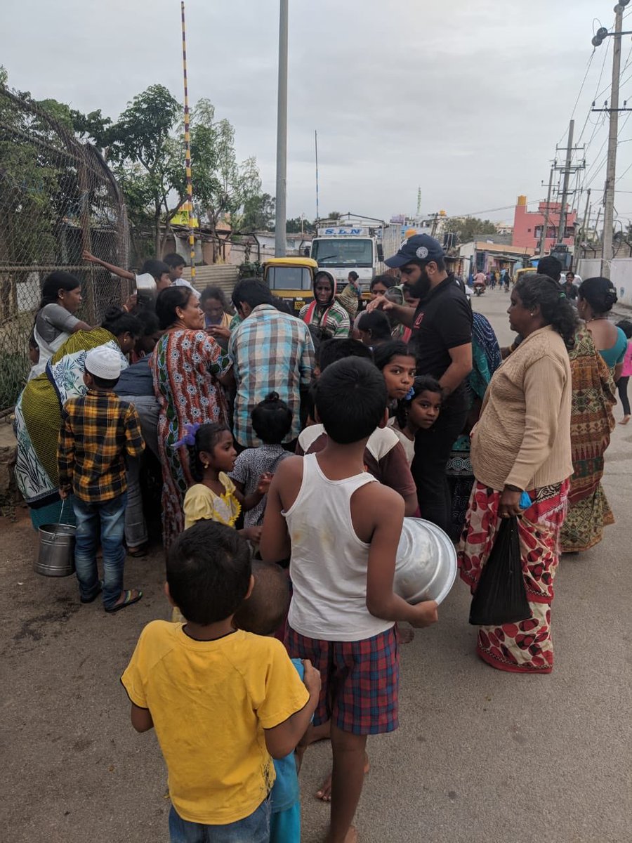 maabhooklagi's tweet photo. Served 15000 meals to homeless children in Bangalore with Zomato and Robin Hood Army. https://t.co/QsPof5yQUP