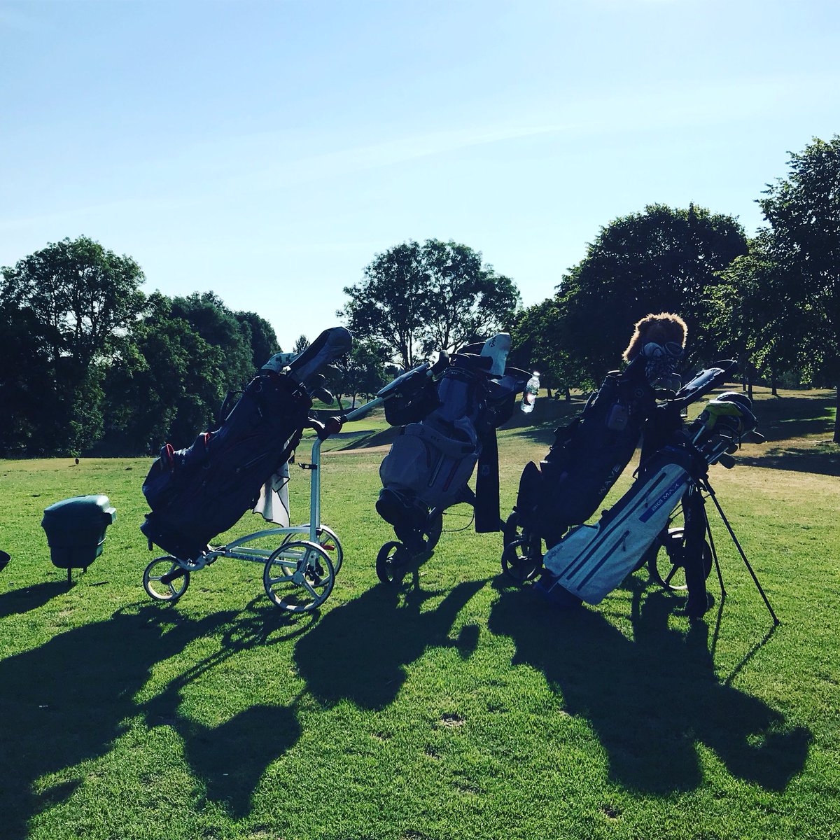 Vonnie1888's tweet photo. Beautiful sunny Saturday morning @stmargaretsgc ........made for golf 🏌🏽♂️😎 @BigMaxGolf out in force #Aqua #AutoFold #Blade https://t.co/q70WqRiJfz