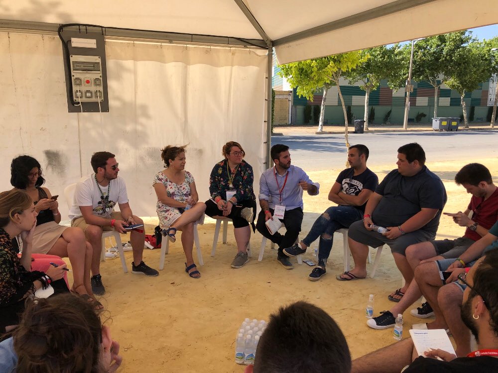 jsccatalunya's tweet photo. Posem fi al #YESSummerCamp2018 a Rota en què els companys/es @karura i @enriclopezj han estat ponents a diferents debats sobre els millennials i les coalicions d’esquerres, les properes eleccions europees, i els refugiats. #GenerationSocialism https://t.co/e7l3exu0IS