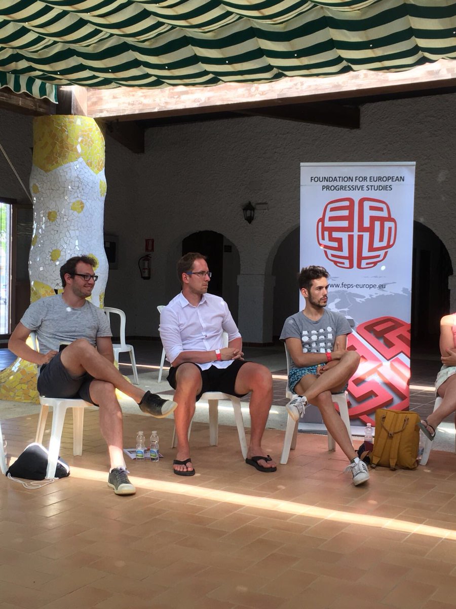 jsccatalunya's tweet photo. Posem fi al #YESSummerCamp2018 a Rota en què els companys/es @karura i @enriclopezj han estat ponents a diferents debats sobre els millennials i les coalicions d’esquerres, les properes eleccions europees, i els refugiats. #GenerationSocialism https://t.co/e7l3exu0IS