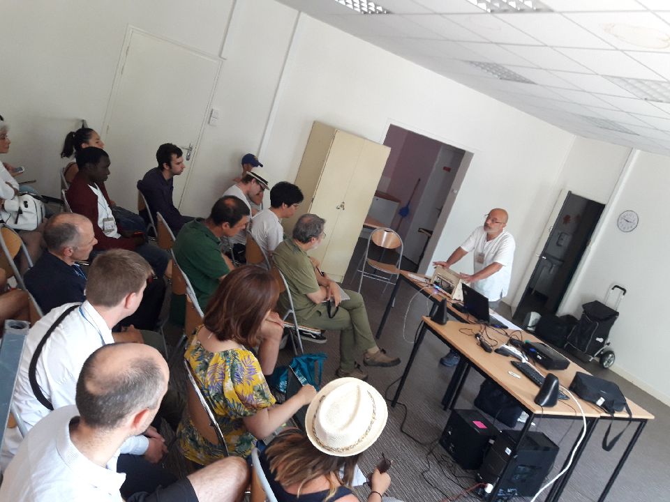 braillerapsp's tweet photo. Présentation du projet et de l'embosseuse Braille open source BrailleRapSP dans le cadre des conférences #Fab14Distributed #fabnum #humanlab #fablab #OpenSource @MyHumanKit #braille https://t.co/FdKwUfqzkW