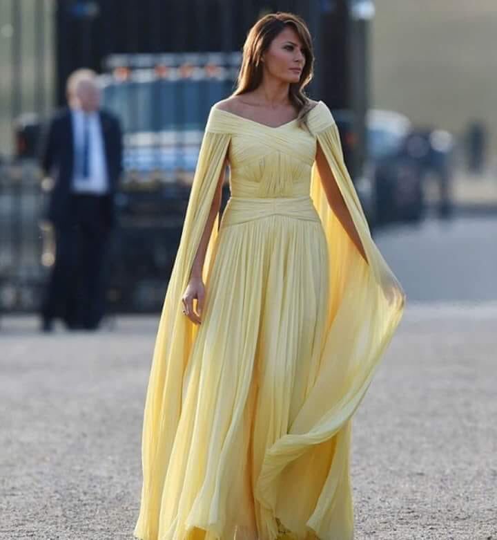 Shirley_Hooker1's tweet photo. SINCE VOGUE AND OTHER MAGAZINES WILL NOT PUT HER ON THEIR COVER SHARE THIS SO IT GOES VIRAL. WHAT A BEAUTIFUL FIRST LADY WE HAVE BOTH INSIDE AND OUT 🇺🇸 #FLOTUS 🇺🇸@realDonaldTrump @MELANIATRUMP https://t.co/kk1uhdJAKX